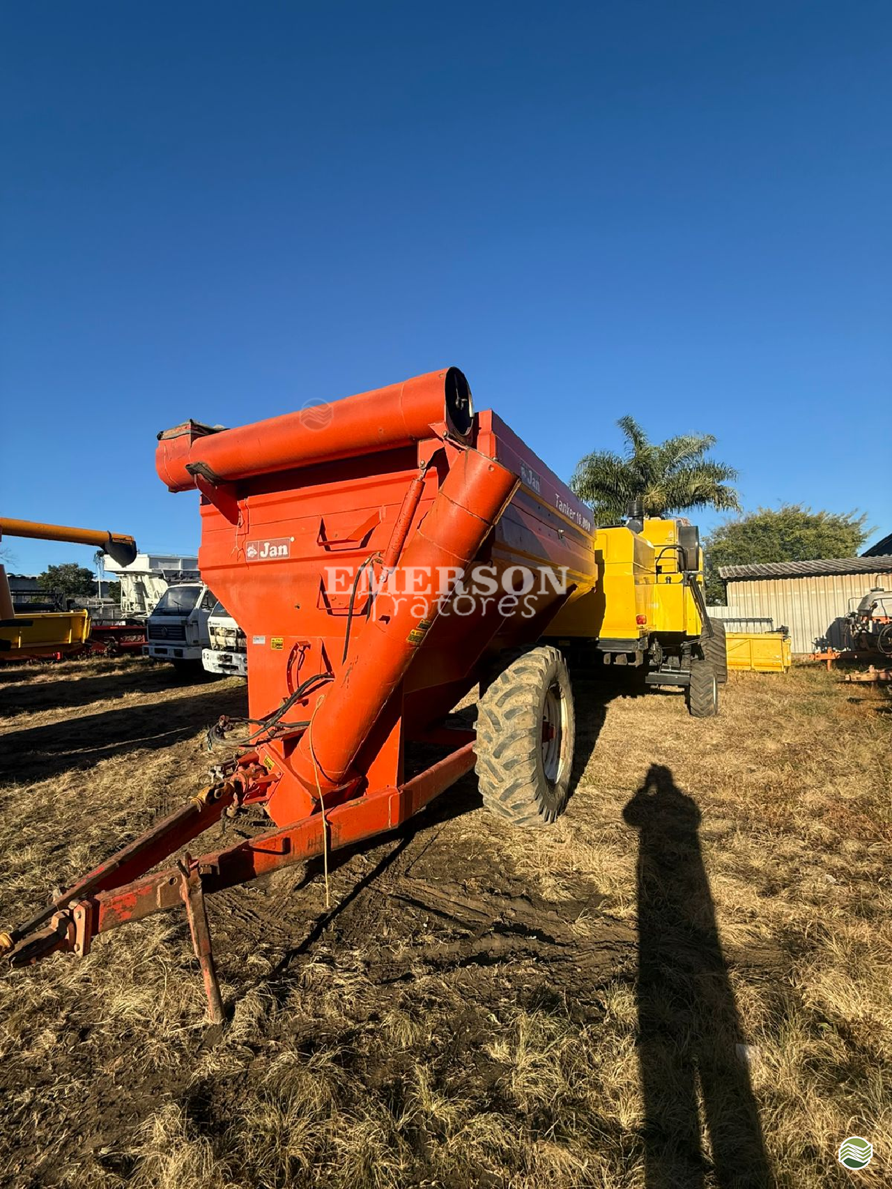 IMPLEMENTOS AGRICOLAS CARRETA BAZUKA GRANELEIRA 10000 Emerson Tratores PONTA GROSSA PARANÁ PR